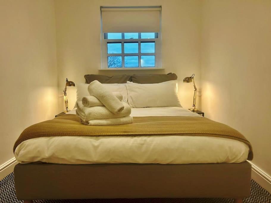 Ferienwohnung Epic Location, Views & Large Private Terrace Windsor Exterior foto