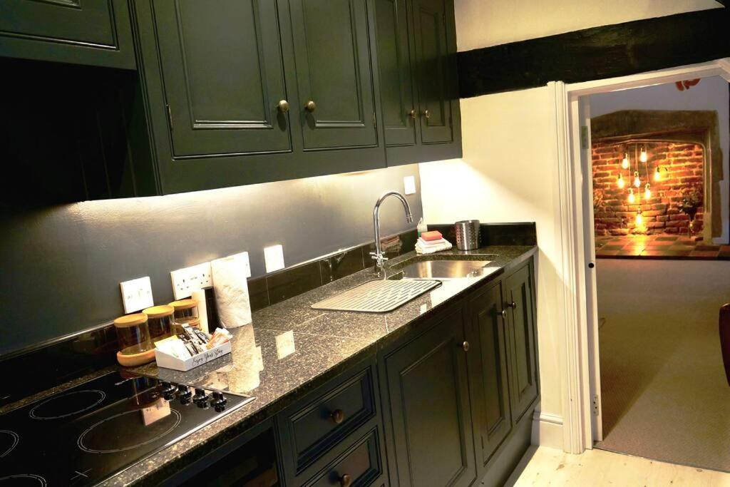 Ferienwohnung Epic Location, Views & Large Private Terrace Windsor Exterior foto